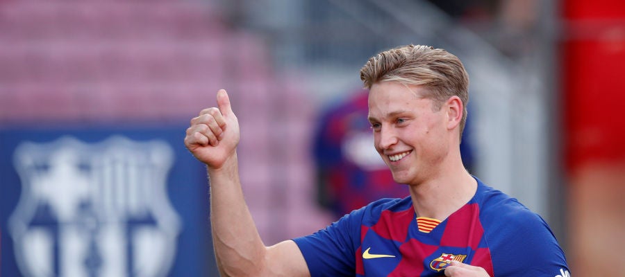 De Jong posa con la camiseta del Barcelona De Jong posa con la camiseta del Barcelona