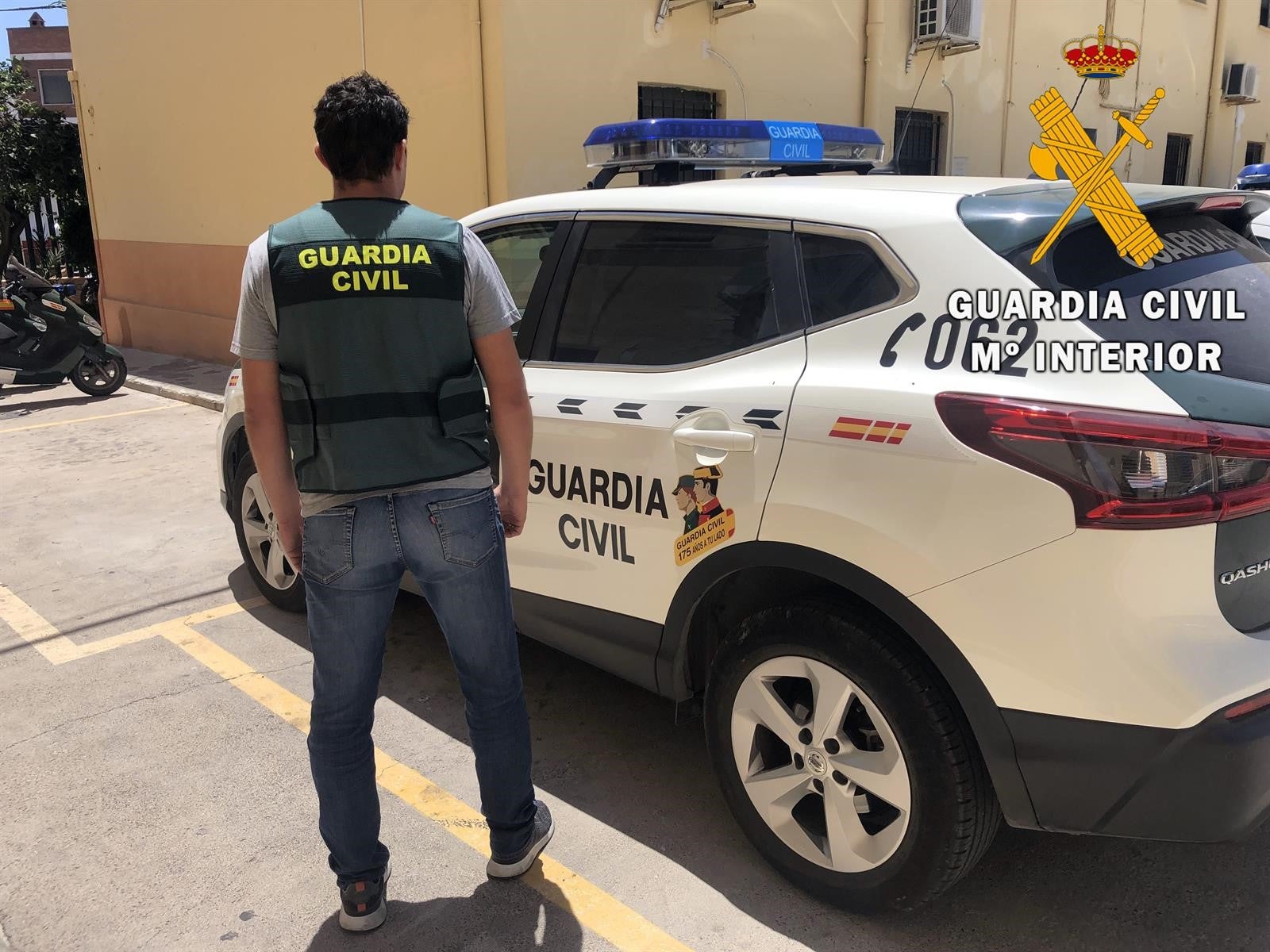 Suben a internet un vídeo de sus hijos menores sin cinturón y uno de ellos conduciendo Suben a internet un vídeo de sus hijos menores sin cinturón y uno de ellos conduciendo