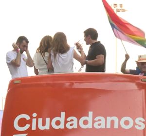 Albert Rivera en el autobús de Ciudadanos en el Orgullo (Archivo) Albert Rivera en el autobús de Ciudadanos en el Orgullo (Archivo)