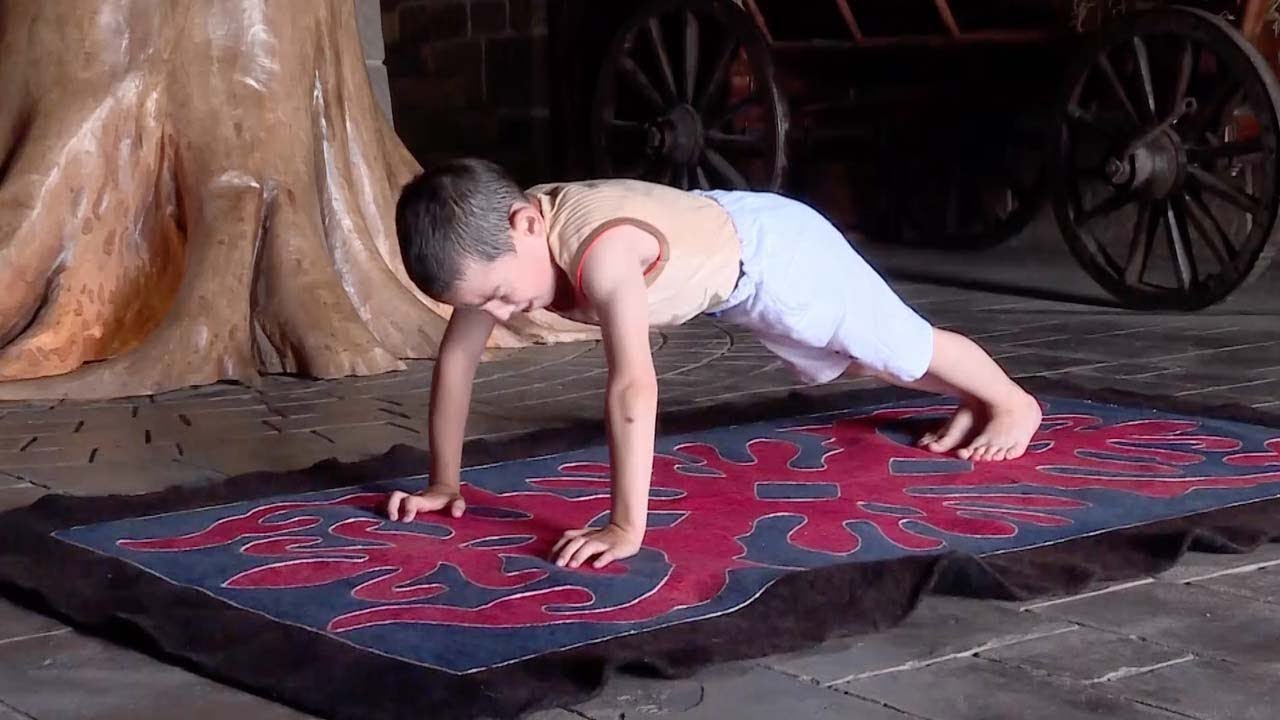 Un niño de seis años gana una casa haciendo flexiones Un niño de seis años gana una casa haciendo flexiones