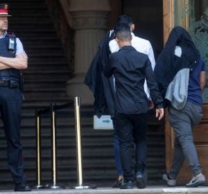 Tres de los integrantes de 'La Manada de Manresa' a su llegada a la Audiencia Provincial Tres de los integrantes de 'La Manada de Manresa' a su llegada a la Audiencia Provincial