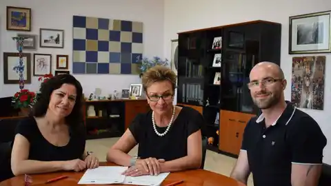 Firma del convenio de la UMH con la Asociación Parkinson Elche. Firma del convenio de la UMH con la Asociación Parkinson Elche.