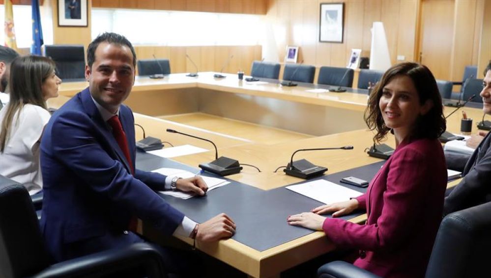 Ignacio Aguado e Isabel Díaz Ayuso durante una reunión
