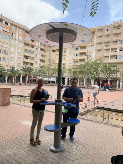 El Ayuntamiento de Elche destina 15.000 euros a la instalación de dos puntos de recarga rápida de teléfonos móviles en el municipio El Ayuntamiento de Elche destina 15.000 euros a la instalación de dos puntos de recarga rápida de teléfonos móviles en el municipio
