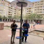 El punto de carga de dispositivos móviles de la Plaza de Castilla de Elche. El punto de carga de dispositivos móviles de la Plaza de Castilla de Elche.