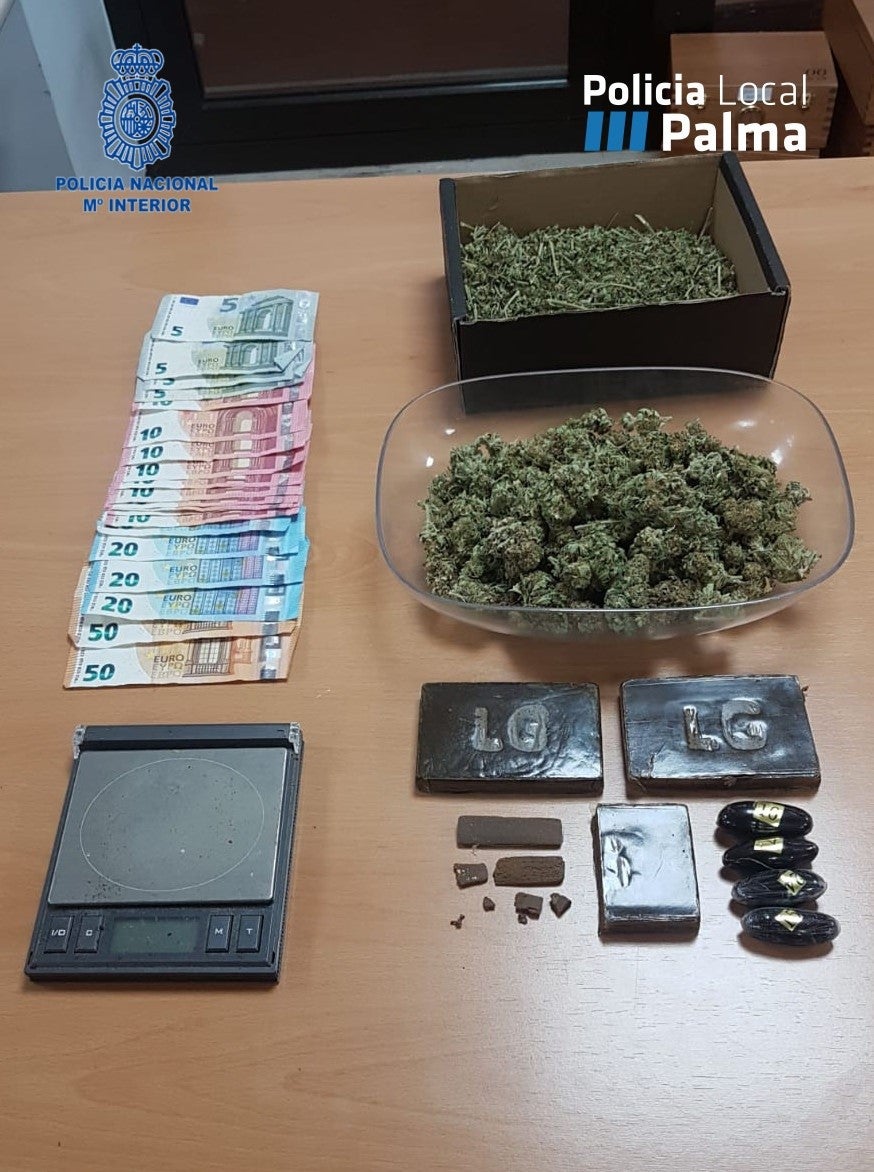 Detenidas cuatro personas en dos operaciones contra el tráfico de drogas en Palma Detenidas cuatro personas en dos operaciones contra el tráfico de drogas en Palma
