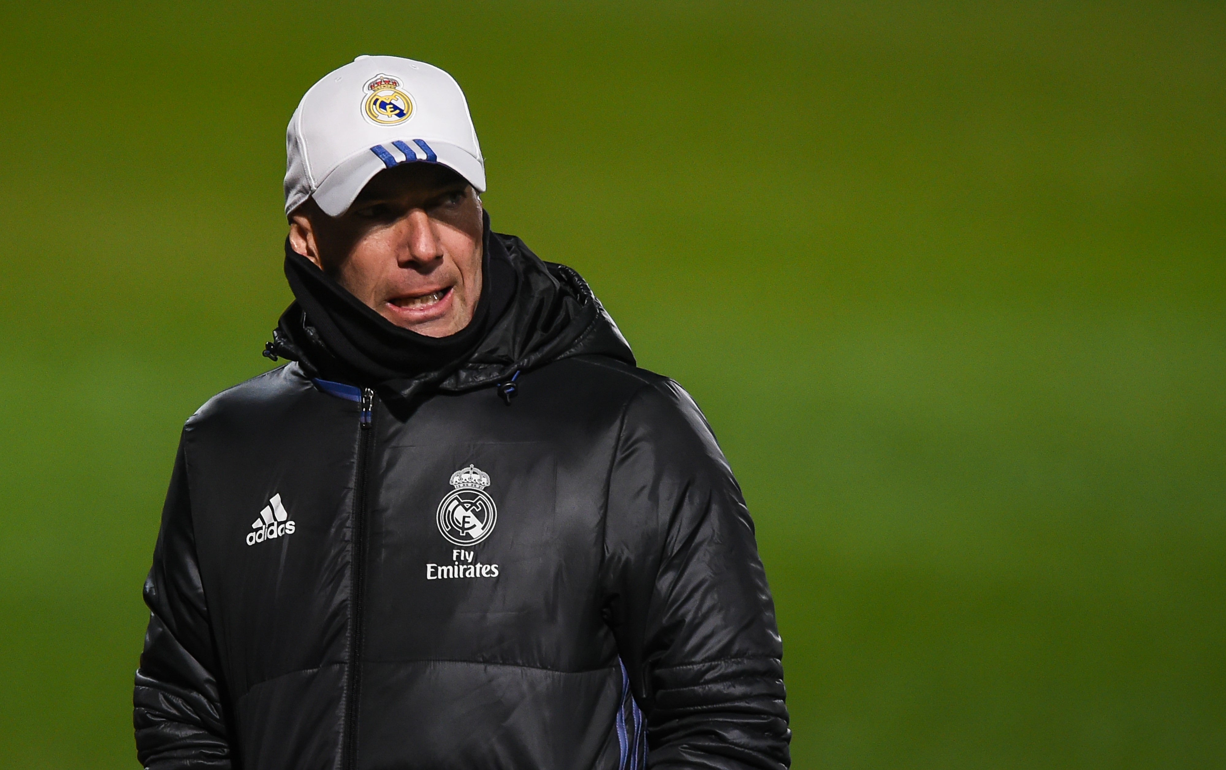 Minuto de silencio en el Real Madrid por el fallecimiento del hermano de Zidane Minuto de silencio en el Real Madrid por el fallecimiento del hermano de Zidane