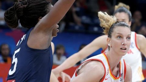Laura Gil en la final del Eurobasket femenino ante Francia