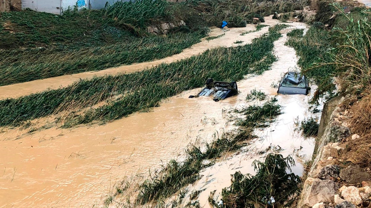 Encuentran el cuerpo sin vida de un conductor arrastrado por el agua en Navarra Encuentran el cuerpo sin vida de un conductor arrastrado por el agua en Navarra