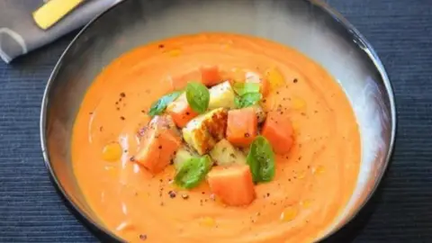 Salmorejo de Papaya Hoy Alejandra Catering nos propone Salmorejo de Papaya
