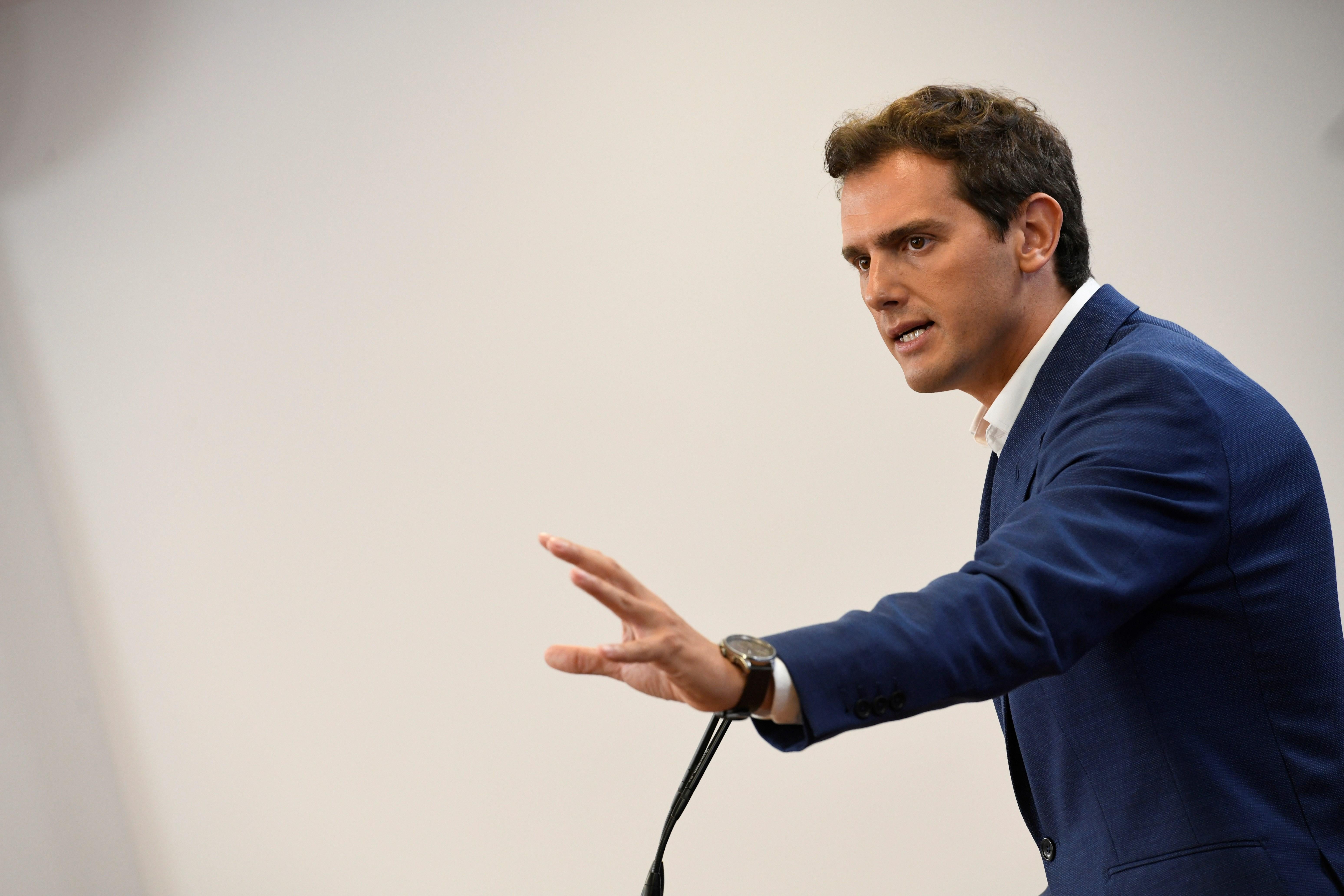 Las preguntas de Amón: "¿Cómo va a liderar Rivera la oposición si su verdadero desafío político lo tiene en sus propias filas?" Las preguntas de Amón: "¿Cómo va a liderar Rivera la oposición si su verdadero desafío político lo tiene en sus propias filas?"