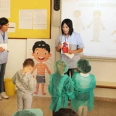 Charla de profesionales sanitarios en un colegio de Elche. Charla de profesionales sanitarios en un colegio de Elche.
