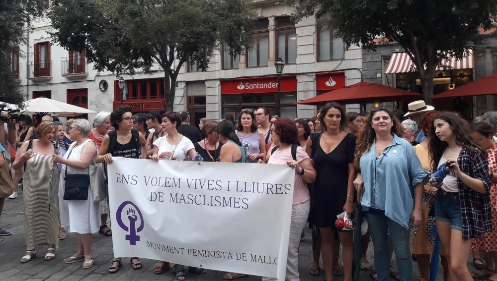 Más de 500 personas se han concentrado en Palma contra la impunidad en la violencia sexual. 