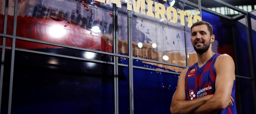 Nikola Mirotic, en su presentación con el Barcelona Nikola Mirotic, en su presentación con el Barcelona
