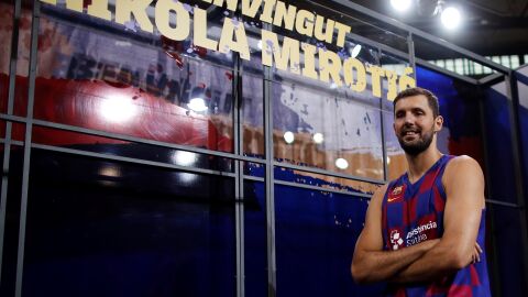 Nikola Mirotic, en su presentaci&oacute;n con el Barcelona