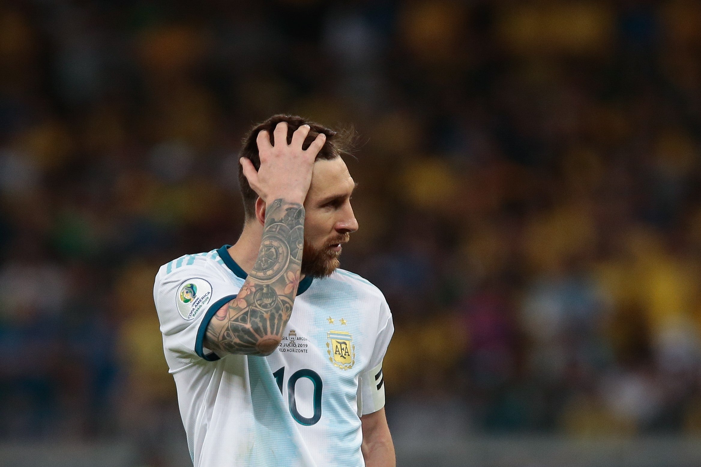 Dura sanción a Messi por sus palabras contra Conmebol: Tres meses de suspensión y 50.000 dólares de multa Dura sanción a Messi por sus palabras contra Conmebol: Tres meses de suspensión y 50.000 dólares de multa