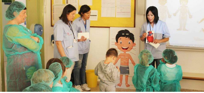 Un total de 360 niños conoce los quirófanos del Hospital del Vinalopó gracias al proyecto “Operación cole" Un total de 360 niños conoce los quirófanos del Hospital del Vinalopó gracias al proyecto “Operación cole"