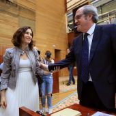 Isabel Díaz Ayuso del PP y Ángel Gabilondo del PSOE