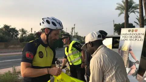 Campaña 'Hazte ver' de la Policía Local de Elche. Campaña 'Hazte ver' de la Policía Local de Elche.