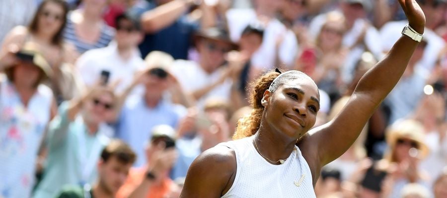 Serena Williams saluda al público Serena Williams saluda al público