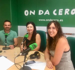 Serafín Quiles, gerente de Ascensores Serki; Mayte Vilaseca, periodista de Onda Cero; y Mila Ramírez, directora de Marketing de Ascensores Serki. Serafín Quiles, gerente de Ascensores Serki; Mayte Vilaseca, periodista de Onda Cero; y Mila Ramírez, directora de Marketing de Ascensores Serki.