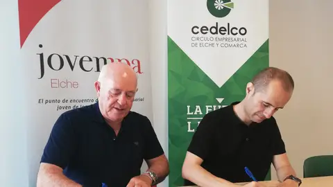 Joaquín Pérez y Pedro Perea firman el convenio de colaboración. Joaquín Pérez y Pedro Perea firman el convenio de colaboración.
