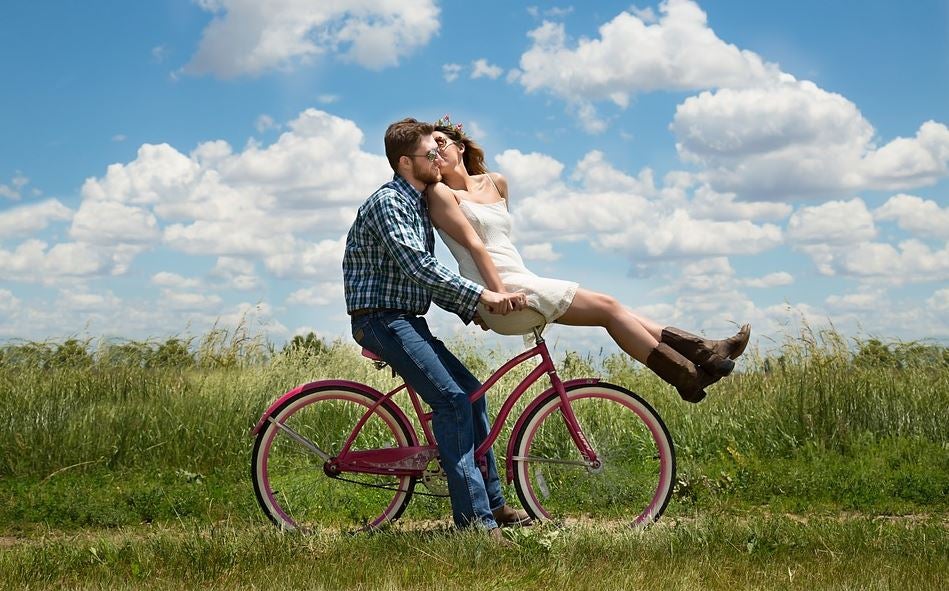 Bicicletas para recuperar las risas y los gritos vencedores en metas invisibles Bicicletas para recuperar las risas y los gritos vencedores en metas invisibles