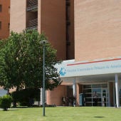 Fachada del Hospital Príncipe de Asturias de Alcalá de Henares. 