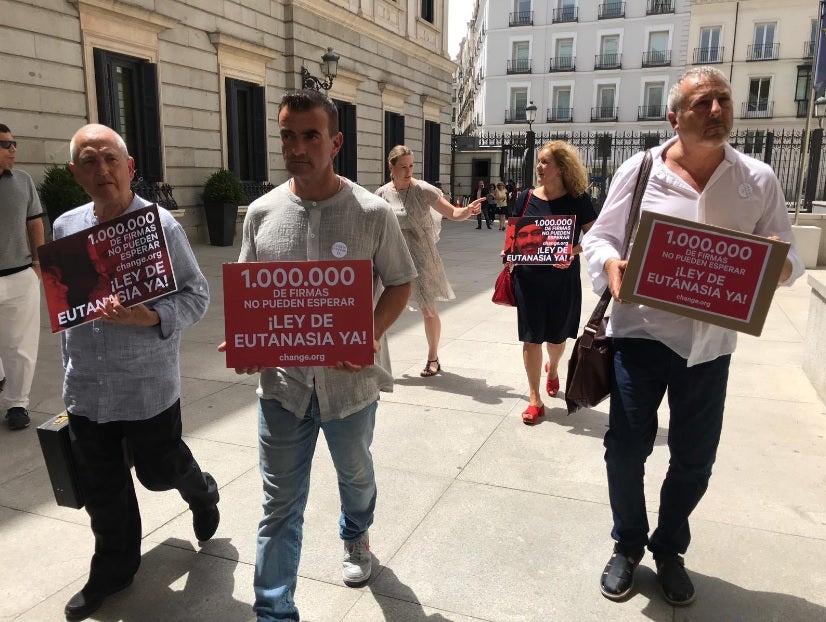 Danel Lorente, sobre la eutanasia: "Deberíamos ser libres para decidir por qué, cómo y cuándo queremos dejar de vivir" Danel Lorente, sobre la eutanasia: "Deberíamos ser libres para decidir por qué, cómo y cuándo queremos dejar de vivir"