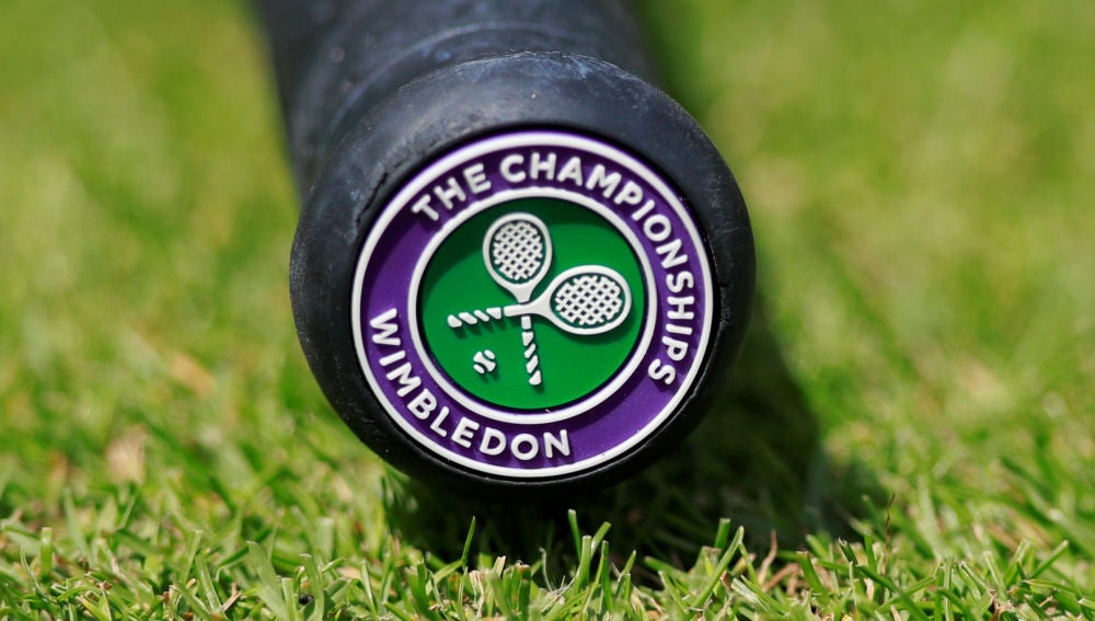 Una raqueta con el logo de Wimbledon