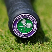 Una raqueta con el logo de Wimbledon Una raqueta con el logo de Wimbledon