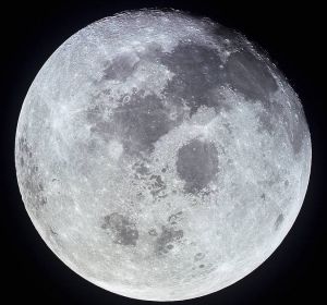 La composición de la Tierra y la Luna es distinta La composición de la Tierra y la Luna es distinta