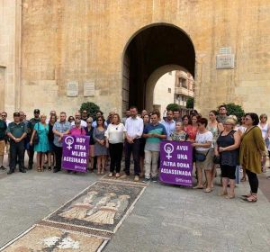Concentración en Elche tras el asesinato machista de este sábado. Concentración en Elche tras el asesinato machista de este sábado.
