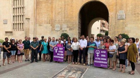 Concentraci&oacute;n en Elche tras el asesinato machista de este s&aacute;bado.