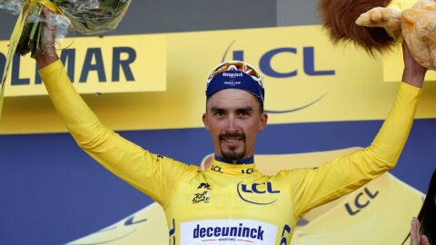 Alaphilippe, con el maillot amarillo