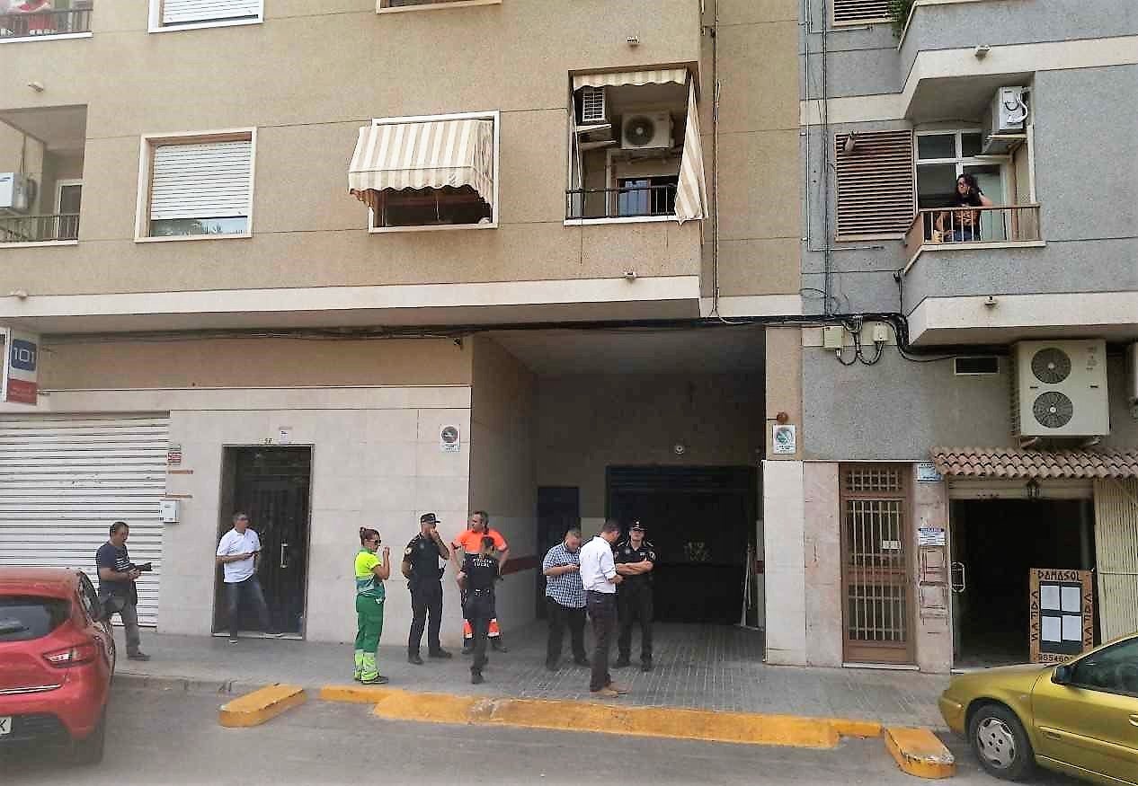 La violencia machista cuesta la vida en Elche a una mujer degollada por su marido en la cochera de su edificio La violencia machista cuesta la vida en Elche a una mujer degollada por su marido en la cochera de su edificio