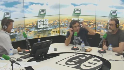 'Corta el cable rojo' improvisa una canción para una oyente de Por fin no es lunes 'Corta el cable rojo' improvisa una canción para una oyente de Por fin no es lunes