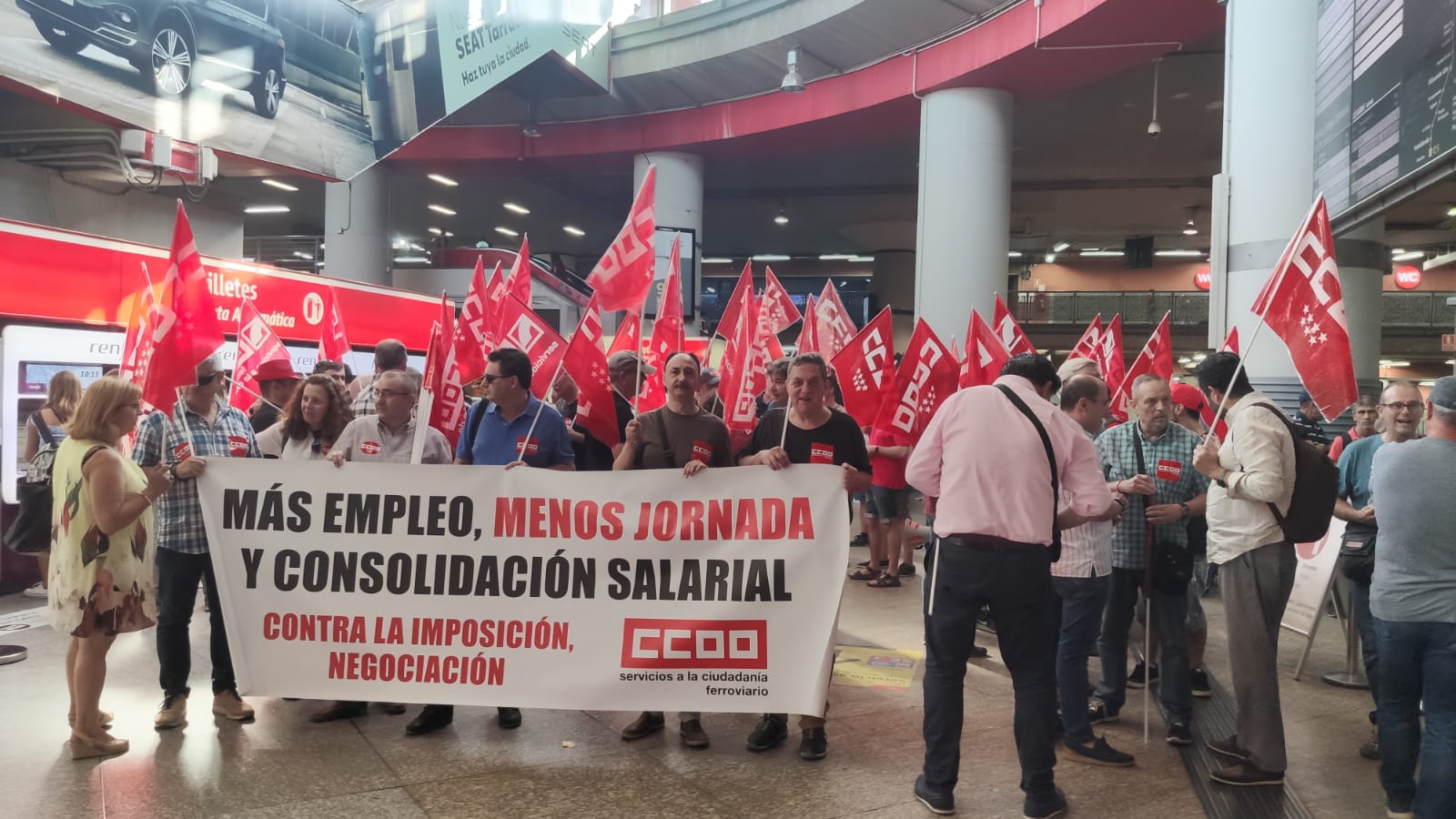 La huelga en Renfe se alargará hasta las 23:00 de este lunes La huelga en Renfe se alargará hasta las 23:00 de este lunes