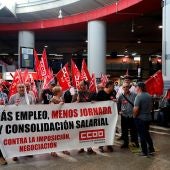 Los trabajadores y trabajadoras de Renfe durante la manifestación