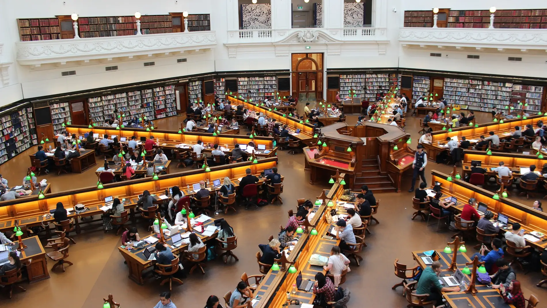 biblioteca universitaria (imagen de archivo)
