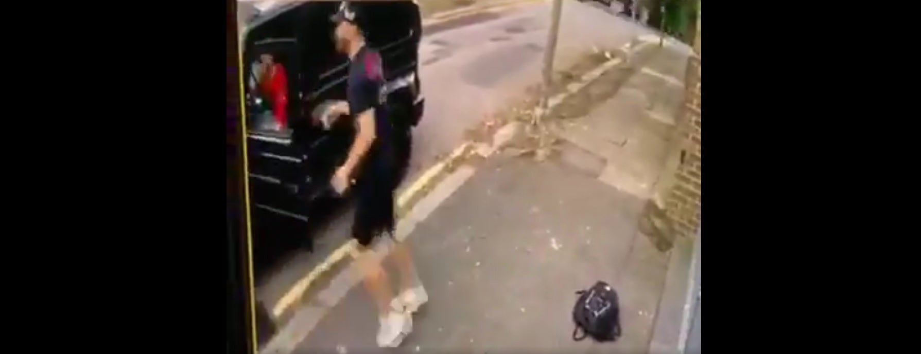 Ozil y Kolasinac se quedan fuera de la convocatoria del Arsenal por "nuevos incidentes de seguridad" Ozil y Kolasinac se quedan fuera de la convocatoria del Arsenal por "nuevos incidentes de seguridad"