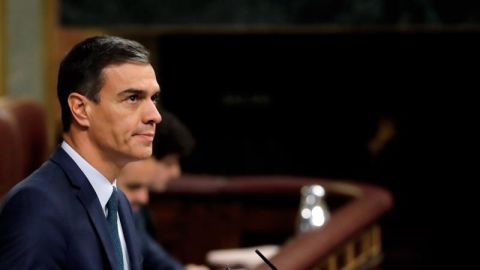 El candidato socialista, Pedro S&aacute;nchez, en el estrado del Congreso
