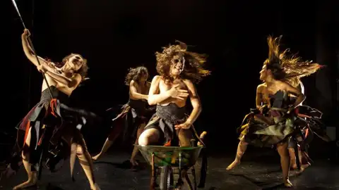 Representación de la obra "Las Bacantes". Representación de la obra "Las Bacantes".