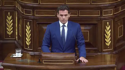 Las risas del Congreso cuando Rivera ha vuelto a hablar de la "banda" de Sánchez Las risas del Congreso cuando Rivera ha vuelto a hablar de la "banda" de Sánchez