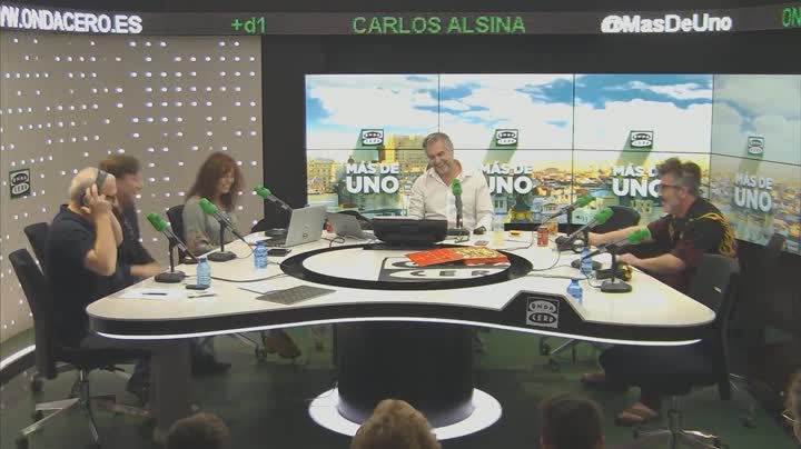 HUMOR | Carmen Calvo y su whatsapp junto a los Ovnis irrumpen en el estudio de Más de uno HUMOR | Carmen Calvo y su whatsapp junto a los Ovnis irrumpen en el estudio de Más de uno
