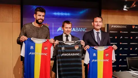 Gerard Piqué, con la camiseta del FC Andorra Gerard Piqué, con la camiseta del FC Andorra