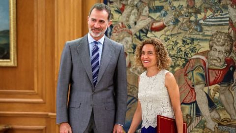 El rey Felipe VI durante la recepci&oacute;n a la presidenta del Congreso, Meritxell Batet