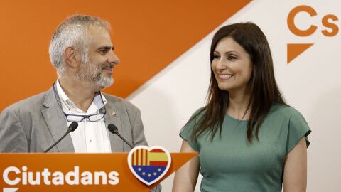 Lorena Rold&aacute;n, junto al presidente del grupo de Ciudadanos en el Parlament, Carlos Carrizosa.