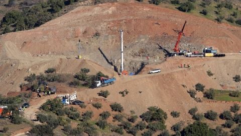 Vista general del lugar donde cay&oacute; Julen en la localidad malague&ntilde;a de Total&aacute;n.