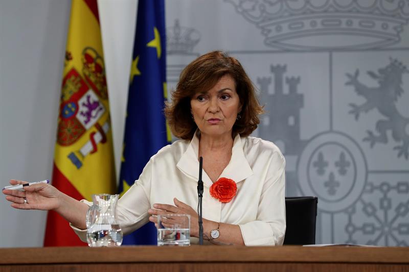 Calvo califica de "disparatadas" las propuestas de PP y Cs sobre la investidura Calvo califica de "disparatadas" las propuestas de PP y Cs sobre la investidura